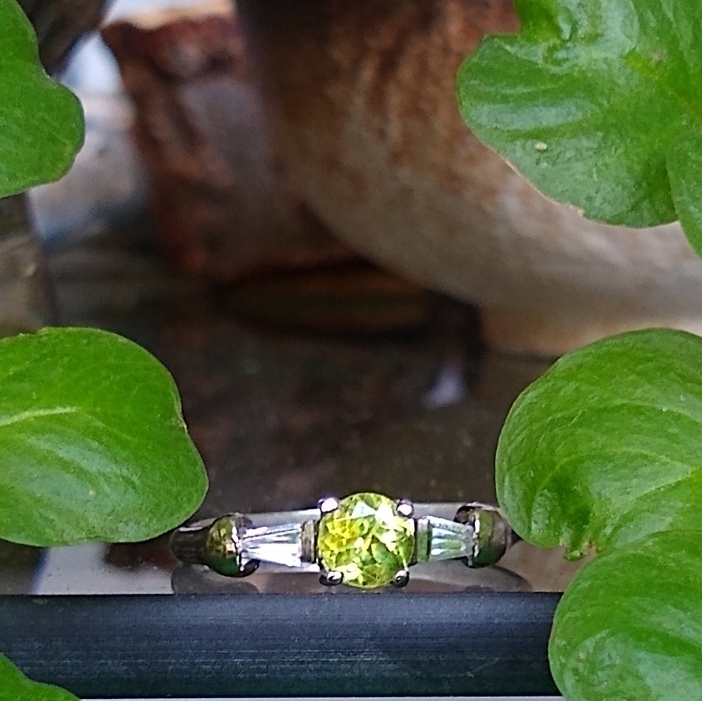 Sterling Peridot baguette cz diamond ring 7